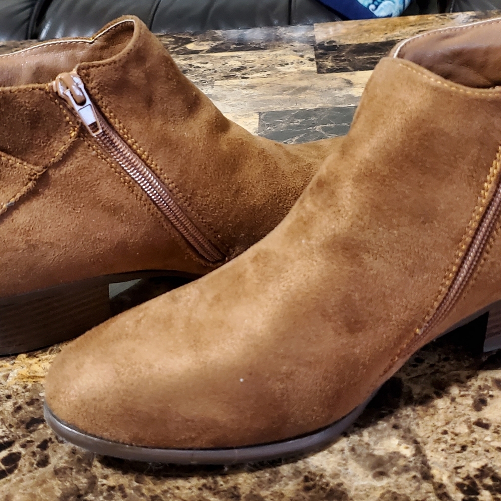 Refresh women's boots size 8
